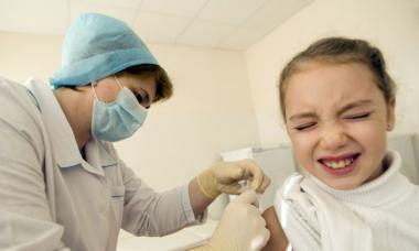 Календарь прививок для детей до года: грамотная иммунизация без осложнений Прививка в 11 месяцев